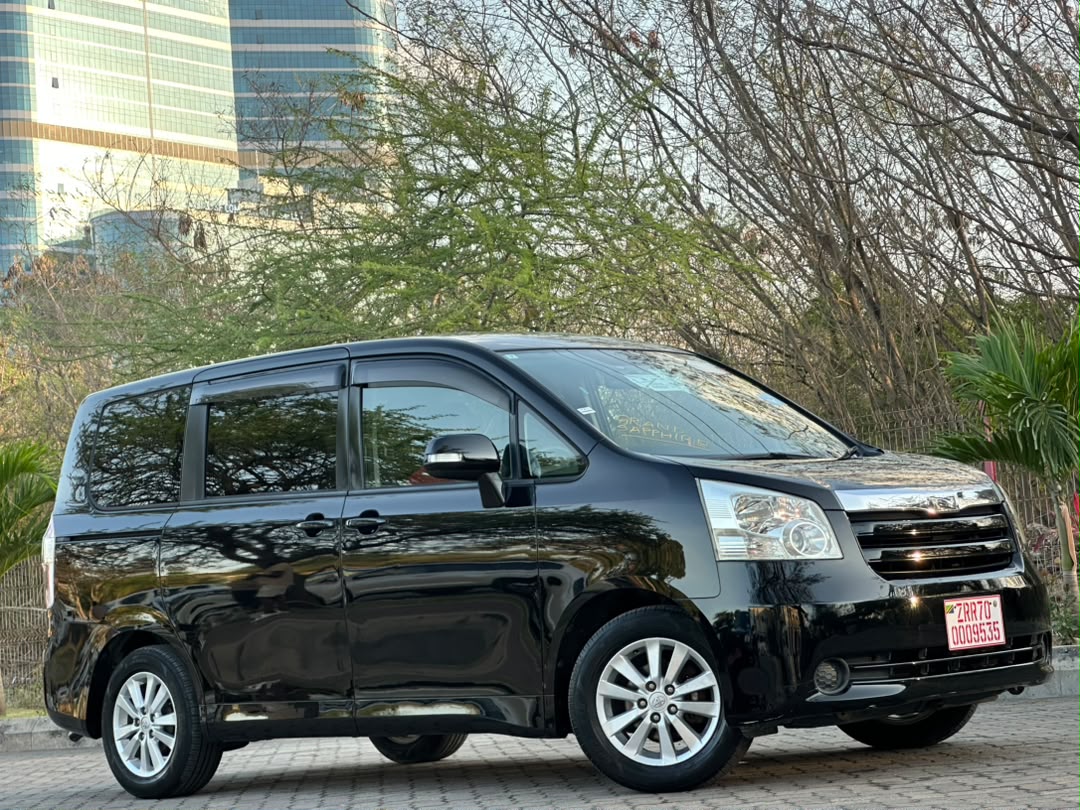 TOYOTA NOAH NEW MODEL X